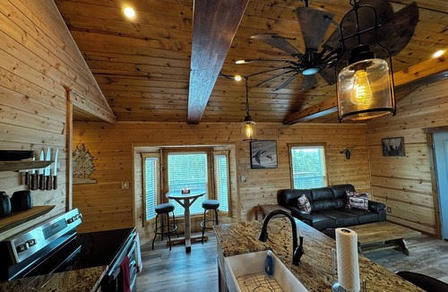 Refugio County Cabin | River Cabin in Woodsboro