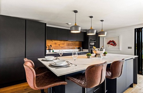 Henley House | River cabin & Mills Cottage