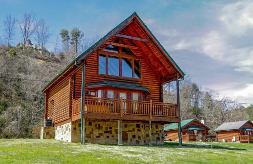 Pigeon Forge Ski Chalet | River Cabin