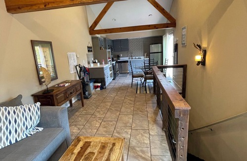 Nixa Cabin | River cabin w access. close to town. 35 foot deck