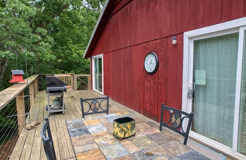 Nixa Cabin | River cabin w access. close to town. 35 foot deck