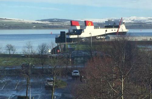 Port Glasgow Apartment | RIVER CLYDE VIEWS - PRIVATE & SPACIOUS APARTMENT