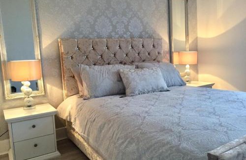 Port Glasgow Apartment | RIVER CLYDE VIEWS - PRIVATE & SPACIOUS APARTMENT