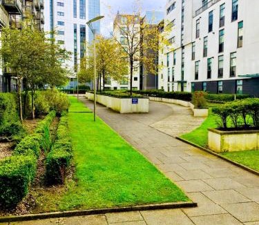 Partick Apartment | River Clyde West End Apartment - 2 Bedrooms