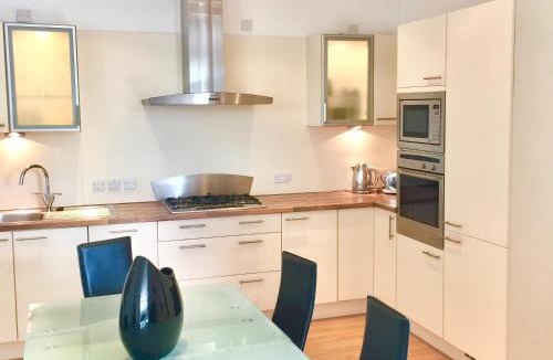 Partick Apartment | River Clyde West End Apartment - 2 Bedrooms