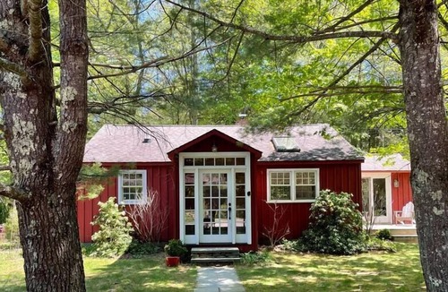 Claryville House | River Cottage - Cheerful cottage on a River
