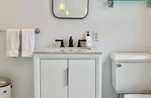 Claryville House | River Cottage: Delightful stylish getaway