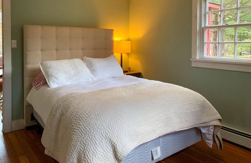 Claryville House | River Cottage: Delightful stylish getaway