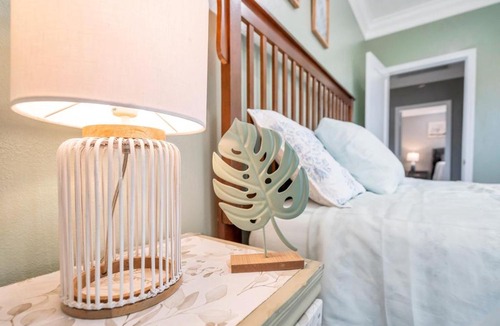Saint Rose House | River Cottage near the Airport