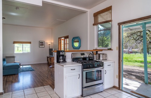 Kaweah Cottage | River cottage & ranch