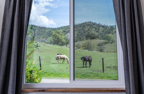 Kaweah Cottage | River cottage & ranch