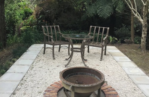 Katikati Cabin | River cottage- romantic country getaway, fire pit, bath tub, and sauna access.