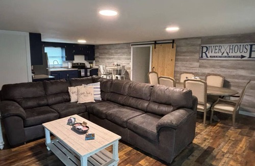 Salem Cottage | River Cottage Sleeps 8; 5 Miles from Montauk