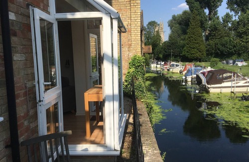 St Neots Apartment | River Courtyard Apartment - St Neots