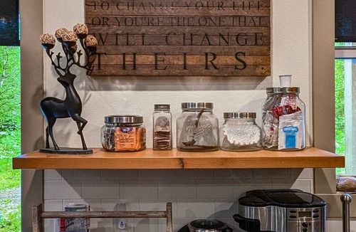 Packwood House | River Dance Cabin | Hot Tub, AC, BBQ