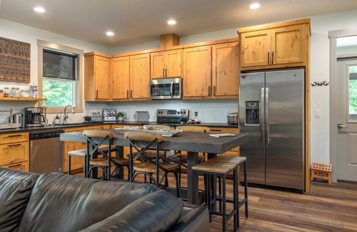 Packwood House | River Dance Cabin | Hot Tub, AC, BBQ