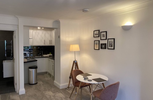 Grove Apartment | River Den Studio Apartment
