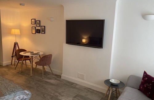 Grove Apartment | River Den Studio Apartment