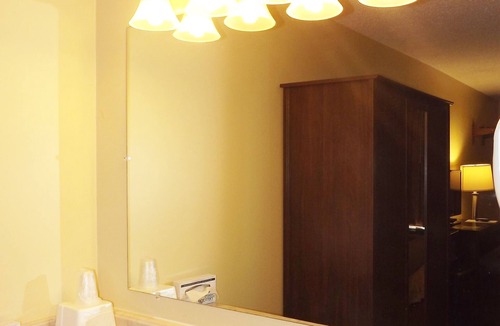 Issue Hotel | River Edge Inn