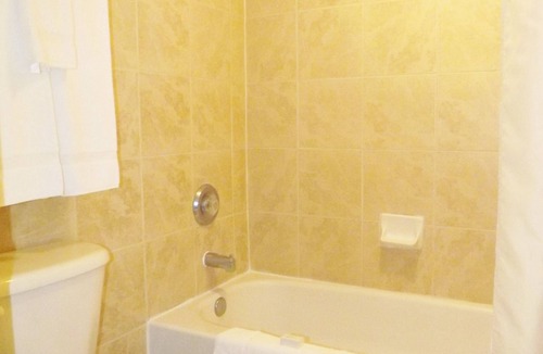 Issue Hotel | River Edge Inn