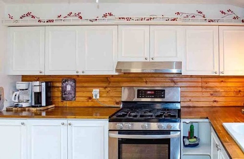 Irondale Cottage | River Edge - Three Bedroom Cottage, Sleeps 11