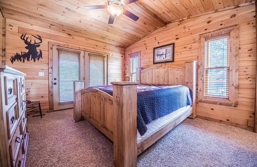 Doniphan Cabin | River Embrace Estate