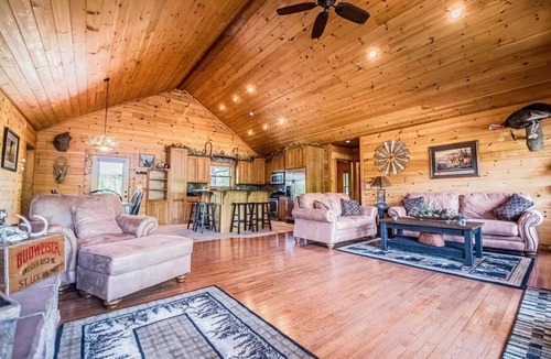 Doniphan Cabin | River Embrace Estate
