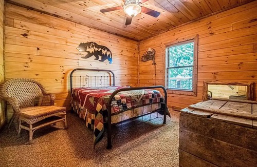 Doniphan Cabin | River Embrace Estate