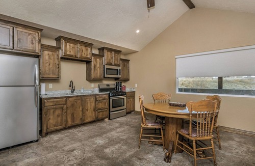 Amarillo Cabin | River Falls Venue & Lodges One-Bedroom Lodge