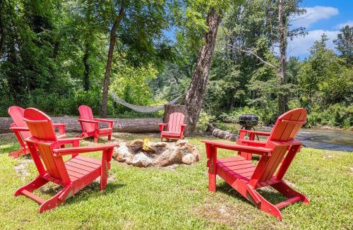 Lakemont House | River Fishing Cabin