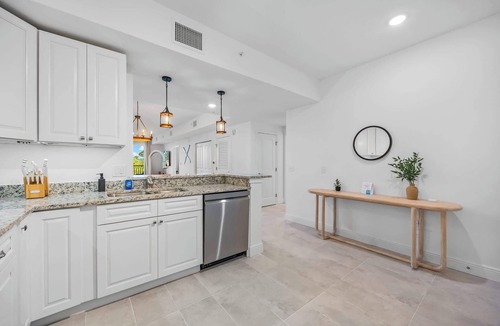 Merritt Island Condo | River Fly-In Duo - 4Bd - Garden View