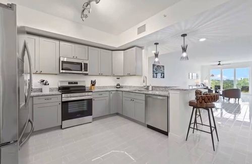 Merritt Island Condo | River Fly-In Duo - 5Bd - River & Runway View