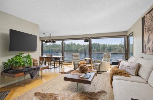 Oak Grove House | River Forest Retreat