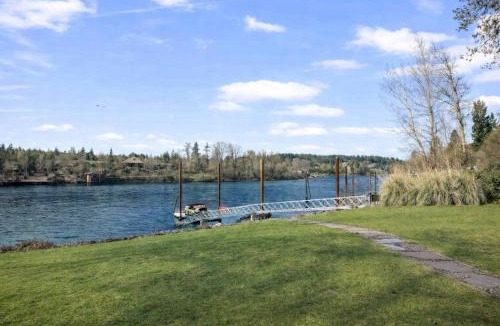 Oak Grove House | River Forest Retreat