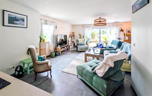 Saint-Fortunat-sur-Eyrieux House | River House