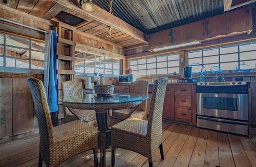 Satin House | River Front Boat House