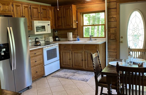 Creston House | River Front Cabin with Cozy Comfort and Mountain View