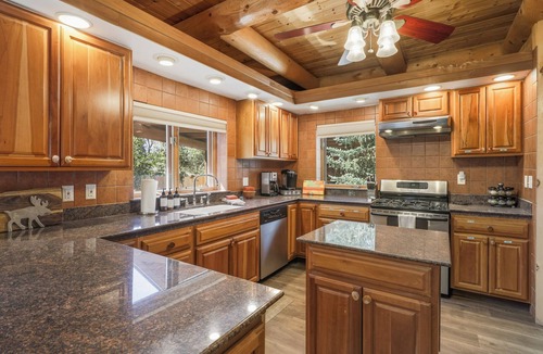 San Juan River Village House | River Front Home with Hot Tub & AC