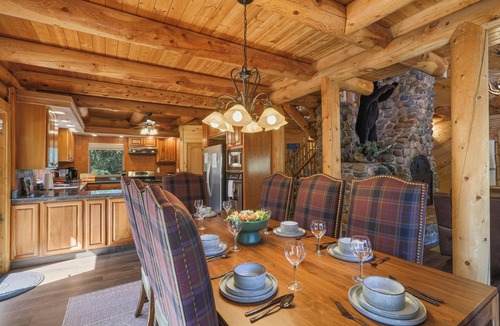 San Juan River Village House | River Front Home with Hot Tub & AC