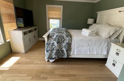 Osbornsville House | River Front home with Dock