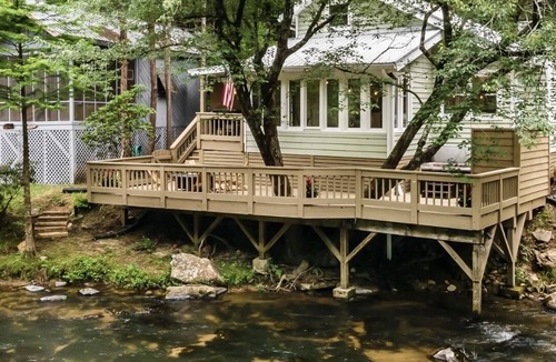 Ellijay Cottage | River front,hot tub,outdoor shower,bunk room,ROCK BEACH!