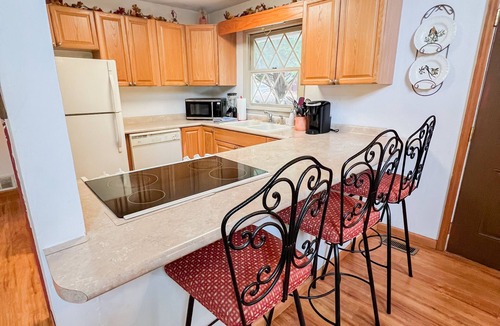 Ellijay Cottage | RIVER FRONT HOUSE INSIDE THE COOSAWATTEE RESORT