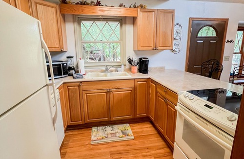 Ellijay Cottage | RIVER FRONT HOUSE INSIDE THE COOSAWATTEE RESORT