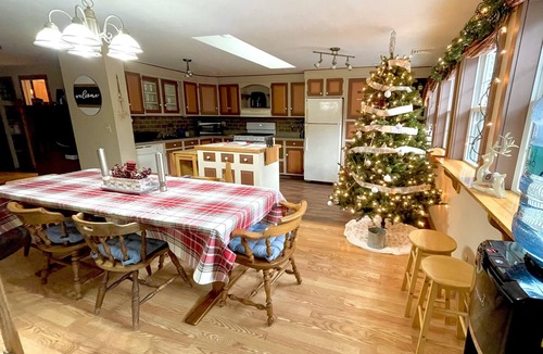 West Ossipee House | River front house with HOT TUB!