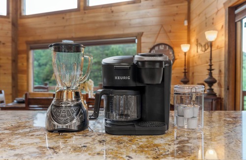 Blue Ridge Cabin | River Front! Pool Table! Riverfront Fire Pit! Hot Tub! BlueRidgeScenicRailway!