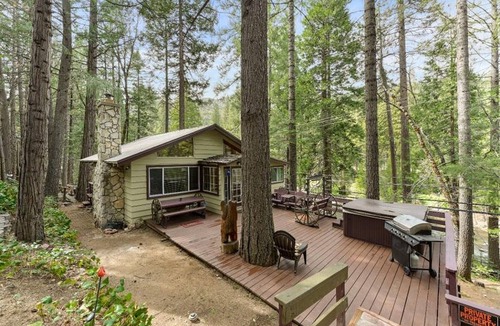 Kyburz Cabin | River Front/Private Beach Family Friendly Cabin Tahoe basin