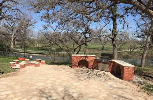 Seguin House | River Front property