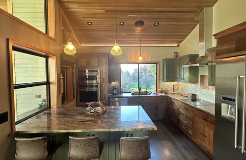 Grants Pass House | River Front Rock House