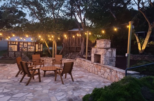 Hunt Cottage | River Front-Waterfalls-Outdoor Fireplace-WiFi