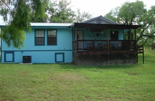 Southside Cabin | River Frontage Cottage is located on 115 Acres